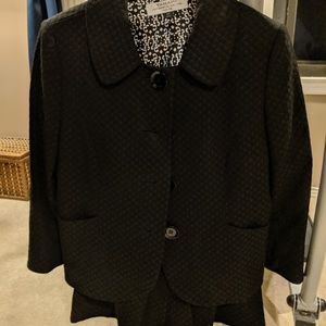 Black skirt suit 3/4 sleeves size 10p